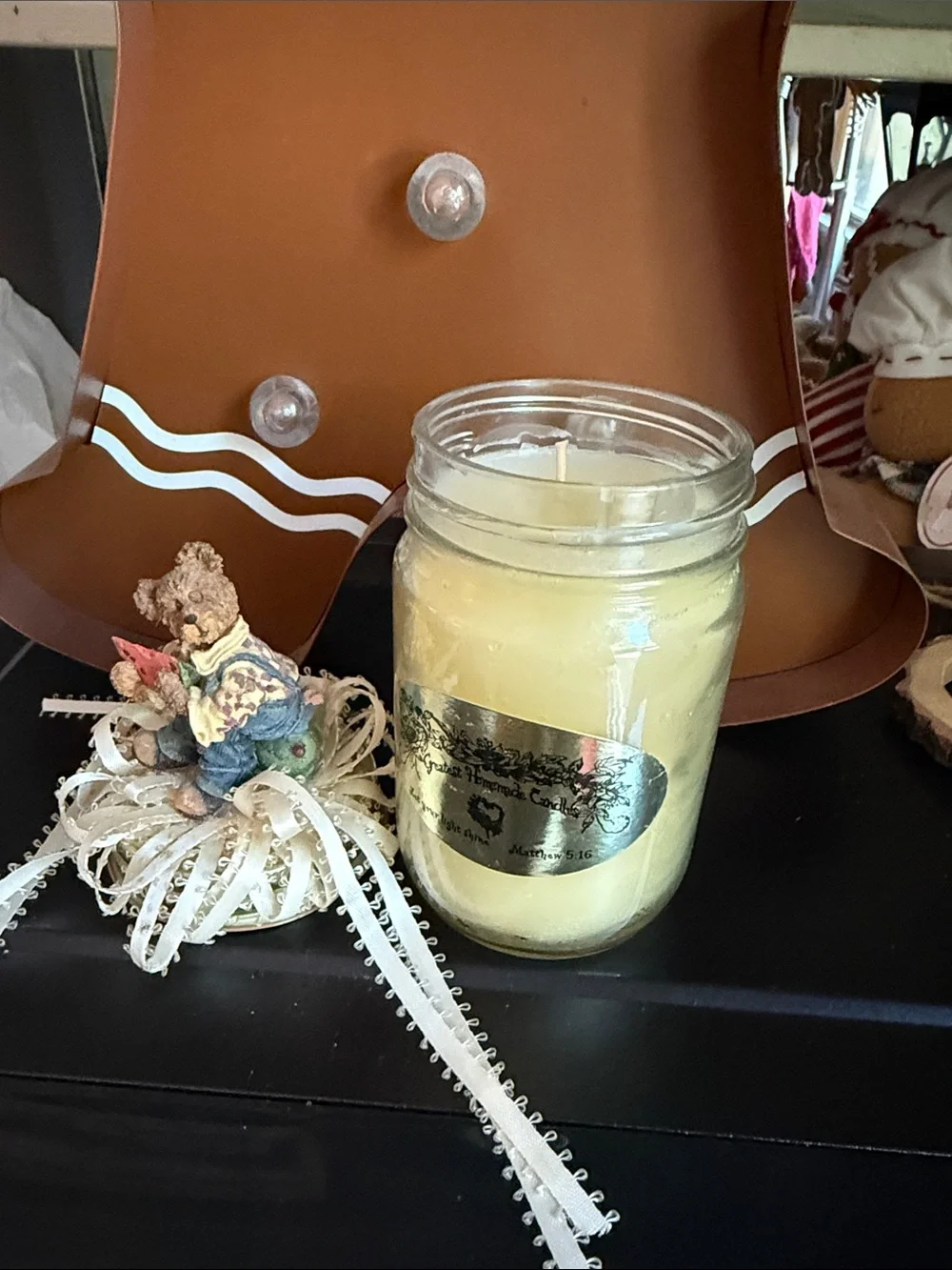 Hand-Poured Cream Soy Oatmeal Honey Candle Jar with Decorative Bear Lid